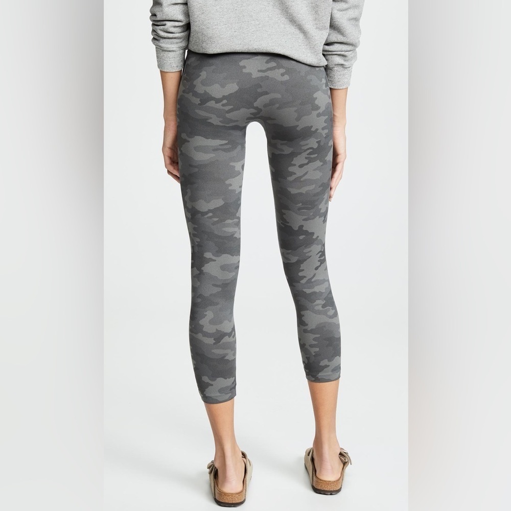 Spanx Look At Me Now cropped Leggings in Sage green / grey Camo size 1X - Picture 6 of 16